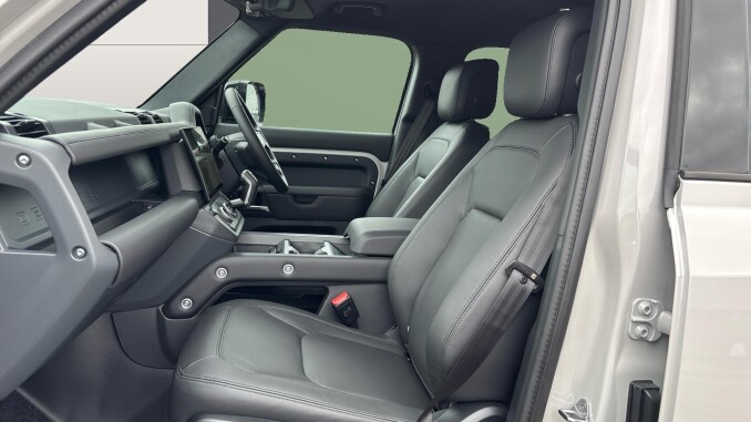 Land Rover Defender 3.0 D250 X-Dynamic HSE 110 5dr Auto Diesel Estate - Image 3